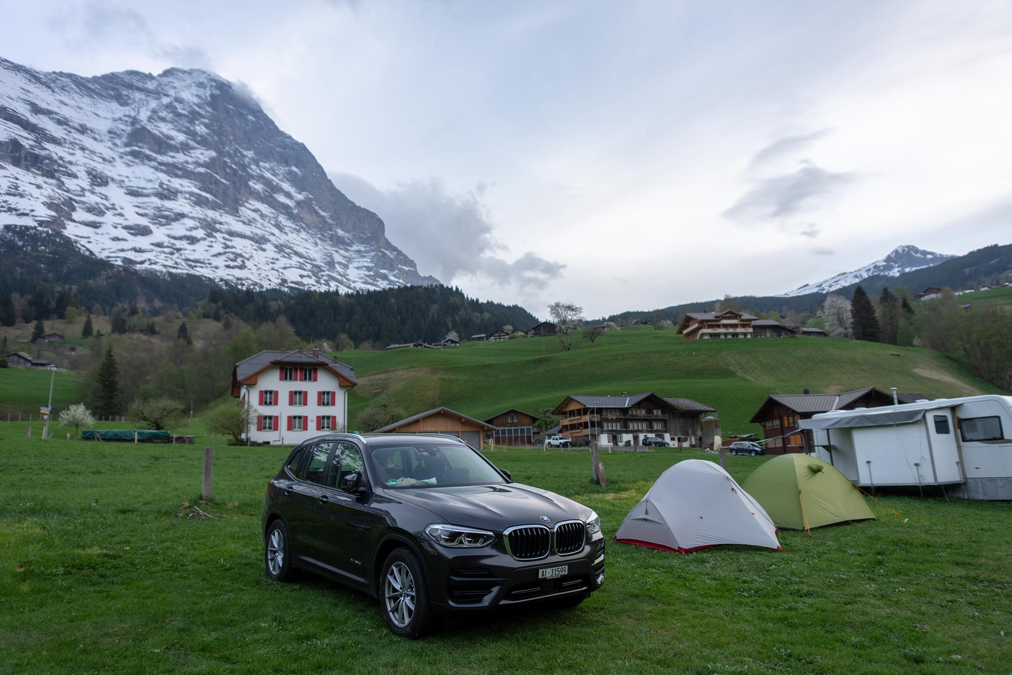 春の美しいスイスをレンタカーでキャンプドライブ